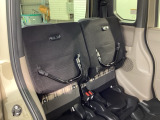 座面を跳ね上げるチップアップ機能付き☆高さのあるお荷物も積むのにとても便利です♪