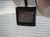 ◆ドライブレコーダー◆映像・音声などを記録する自動車用の装置です。 もしもの事故の際の記録はもちろん、旅行の際の思い出としてドライブの映像を楽しむことができます。