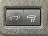 【パワーバックドア】スマートキーや運転席のボタンを押すだけでリアゲートが自動で開閉します!荷物を持っている時や、高い位置にあるバックドアを閉める際に便利な機能です♪
