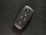 電子カードキーを携帯していれば、ドアハンドルやバックドアのリクエストスイッチを押すだけでドアの施錠・解錠気軽に出来ます。遠くはなれた場所からの操作も可能です。盗難防止のイモビライザー機能装備です!!!