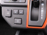 【シートヒーター】運転席と助手席をそれぞれ独立して操作できるため、座る人と室内温度にあわせた快適なシート温度が得られます♪