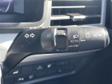 【オートライト(AUTO)】外の明るさをシステムが感知して、自動でヘッドライトが点灯します。ヘッドライトをつけ忘れを防ぐ便利機能です。