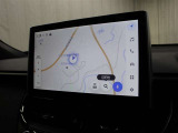 スマートフォンとの連携を可能にした10.5インチディスプレイオーディオにはコネクティッドナビPlusを搭載。フルセグTV、AM/FM(ワイドFM対応)、Bluetooth/USB入力に対応しています。