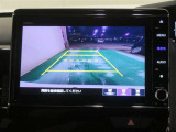 車両後方の映像を映すバックモニター。進路を確認しながら安全に車庫入れできます。