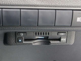 ETC車載器はビルトインタイプですっきり収納され、見た目も使い勝手も満足のアイテムです。