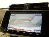 車庫入れや駐車で威力を発揮するのがバックモニター!ナビディスプレイに後ろの様子が映し出されるから安心です。
