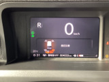 マルチインフォメーション。メーター内にディスプレーを装備。燃費、航続可能距離などの運転をサポートする情報、ホンダセンシングの注意・警告などを表示します。
