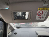 助手席サンバイザーもバニティミラー付き!