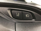車線逸脱の可能性をドライバーに知らせる《レーンディパーチャーアラート》、ハイビームとロービームを自動で切替、夜間の歩行者などの早期発見をサポートする《オートマチックハイビーム》でドライバーをサポート!