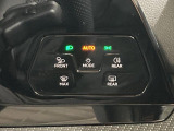 ●LEDヘッドライト● 高い視認性と消費電力の少なさ、長寿命を実現させた世代ヘッドライト。特徴的なアイラインはキャラクターを強く演出します。