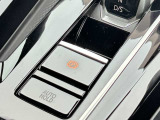 電動パーキングブレーキはホールド機能付きで信号待ちなどブレーキから足を離すことができ、発進時に踏み変えることなく素早い加速ができます。