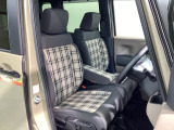 運転席、助手席☆ともにゆとりのある空間となっております♪