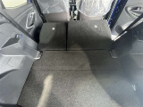 両方倒すことで更に大きな荷物も載せることができます