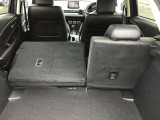 トランクルーム!リアシートは片方ずつ倒せます。乗車員数や積む荷物に応じてアレンジが可能ですので多彩に使えてとても便利です。