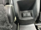 後席にも電源を備えており、スマートフォンなどの充電に便利!