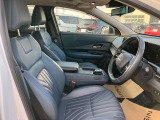 運転席まわり◆運転席からの視界が左右に広く隅々まではっきりと見渡せます!クルマの前端も把握しやすく安心して運転できます!