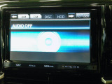フルセグTVを搭載。CD/DVD再生、Bluetoothオーディオに対応しています。