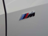 こちらにM Sportのロゴが入っていて、M Sport専用のスポーティーなデザインになっています。さりげないポイントですが、BMWらしいスポーティーさを感じていただける部分です。