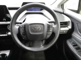 各操作スイッチなどもハンドルから手を放すことなく操作可能で安全運転に支援いたします!