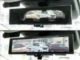 インテリジェント ルームミラーは、車両後方のカメラ映像をミラー面に映し出すので、車内の状況や、天候などに影響されず、いつでもクリアな後方視界が得られます