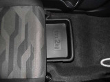 シートアンダートレイ!シューズ等を入れておくと便利です。