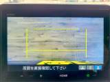 【リヤカメラ・トップビュー】真上からの映像で後方を確認でき、後退駐車や狭い場所での車庫入れも安心です。