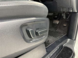 パワーシート搭載。微妙な調整が手軽にでき、ピッタリのポジションで運転することが可能です。