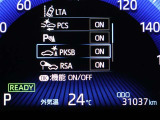 【PKSB】静止物に加え、後退時に左右後方から接近してくる車両をレーダー検知するとブザーでドライバーに注意喚起します。衝突の可能性がある場合は、被害軽減ブレーキ制御で接近車両との衝突被害軽減を支援。