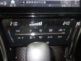 タッチ&スライドでスマートにコントロールできる、左右独立コントロールフルオートエアコンです。