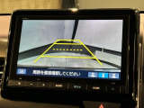 リバースギアに入れるだけで後方の表示へ切り替わります。夜間や雨の日の駐車も楽になりますよ。