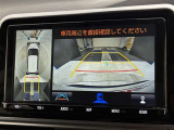 バックカメラの他に上から見下ろしたような画像が見れるアラウンド(全方位)モニター。前後左右を把握できる、すごい機能が装備されています!