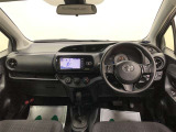 解放感のある水平基調のインパネです。車内の広さを感じさせてくれるだけでなく、広々とした前方視界の確保にも貢献しています。
