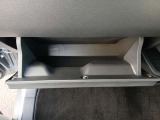 収納スペース多彩で、保証書等の保管に役立ちます