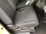 フロントシートです。ゆったりとした足元で長距離でも疲れにくいです。