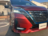 LEDヘッドランプを装備しておりますので、暗い道でも明るく照らしてくれるので安心して夜道やトンネルを運転できますよ!