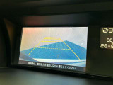 【バックカメラ】運転席から画面上で安全確認ができます。駐車が苦手な方にもオススメな便利機能です。