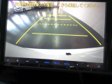 バックカメラの画像です。ガイドラインがスムースな車庫入れをサポートいたします。車庫入れの安心感がアップしますね。