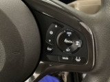 ステアリングホイールの右側がクルーズコントロールスイッチです。アクセルペダルを踏まずに一定走行が出来るので、高速道路での走行がグッと快適になります。