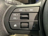 ステアリングにオーディオ操作スイッチが付いています。オーディオ画面に直接タッチしなくても操作が出来ますので、運転に集中できます。