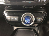 操作しやすいATシフトです。 シフトチェンジを気にしなくていいので運転だけに集中できますね。 自然と手に届くところにある、手になじむ形状のシフトノブがいいですね。