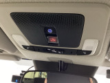 【SOSボタン】体調が悪くなったときや、事故に遭遇したとき、あおり運転にあっている時など、緊急時にボタンを押すと緊急サポートセンターにつながり、オペレーターが警察・救急への取次ぎを行います。