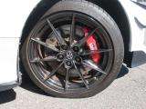 お車のお洒落も足元から!アルミホイール装備でバッチリ!