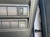 運転席側には、ヘッドライトの光軸を上下に調整するダイアル(上段)と、オートマチックハイビームのON/OFFスイッチ(下段)があります!!