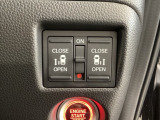 リアドアは乗り降りに便利な両側電動スライドドアです。また運転席に座っていながらスイッチ操作で自在にスライドドアを開け閉めできます。
