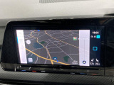 タッチスクリーンを採用。従来のナビゲーションシステムの域を超える、車両を総合的に管理するインフォテイメントシステムです。
