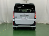 後席の窓には外から車内が見えにくくなるプライバシーガラスを採用。周りを気にせずリラックスして過ごせます