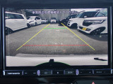 ◆【リアカメラ】が装着されています。リバースに入れるだけで映ります。後方の安全確認や、狭い駐車場での車庫入れ、雨の日や夜間など視界の悪い時に便利です。安全にバックする為には欠かせない装備です。