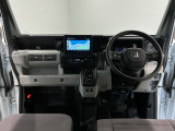 【前方視界】開放的な前方視界!運転がしやすく疲れにくいです♪窓が大きく、見通しがとっても良いおクルマですよ♪