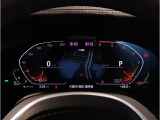 【メーターパネル(ナビパッケージ)】BMWライブコックピット10.25インチコントロールディスプレイはフルデジタルですメーターの中央にマップ表示も可能となります。視線の移動が少なくなり運転に集中する事が可能です