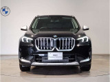 【キドニーグリル】BMWは約90年もの間、ほぼ全ての車両にひと目でBMWだと分かるこの特徴的なフロントグリルが備えられ、デザイン・アイコンとして親しまれてきました。